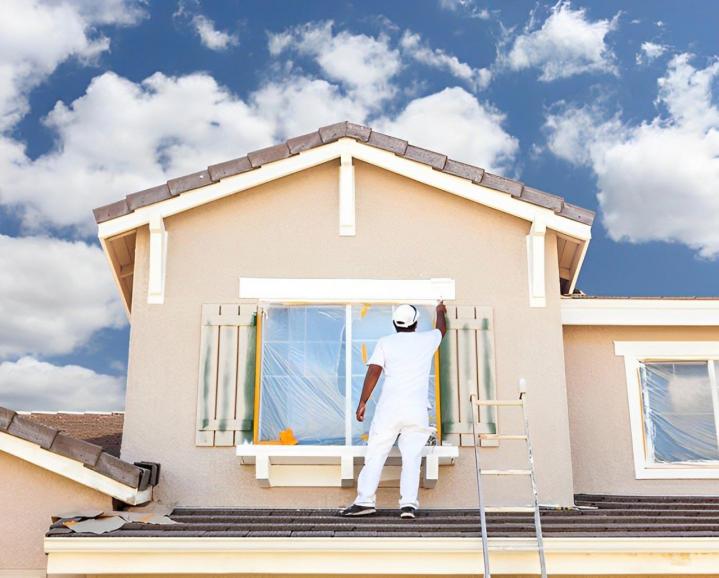 Travaux de ravalement de façade réalisés avec soin.